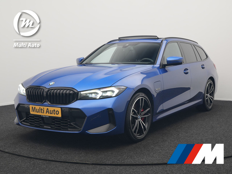 BMW 3-serie Touring 330e M Sport Pro Plug In Hybrid 292pk Dealer O.H. PHEV | Widescreen Navi | Trekhaak Af Fabriek | Panodak | Adaptive Cruise | Camera |  Alcantara Sportstoelen Memory & Verwarmd | Sfeerverlichting | Apple Carplay | Stuur Verwarmd | Navigatie |