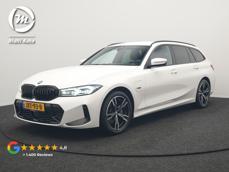 BMW 3-serie Touring 320e M Sport FACELIFT Plug In Hybrid 204pk Dealer O.H PHEV | Trekhaak af Fabriek | Adapive Cruise | Widescreen Navi | Head Up | Alcantara Sportstoelen Verwarmd | Camera & Parkassist | Apple Carplay |