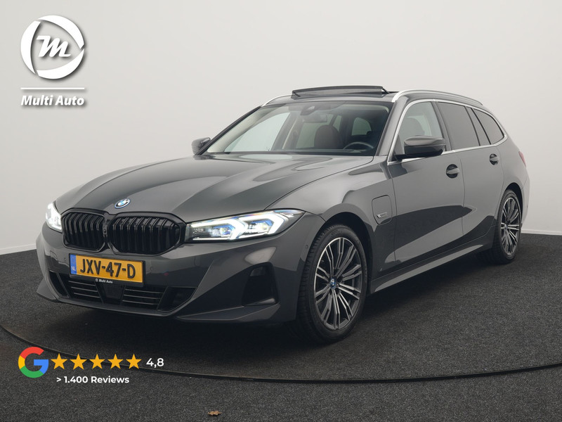 BMW 3-serie Touring 330e Luxury Line Plug In Hybrid Facelift 293pk Dealer O.H. PHEV | Trekhaak Af Fabriek | Panodak | Head Up | Camera | Harman / Kardon | Lederen Sportstoelen Memory & Verwarmd | Adaptive LED | Widescreen Navi | Stuur Verwarmd | Keyless | Blis | 18"L.M  |