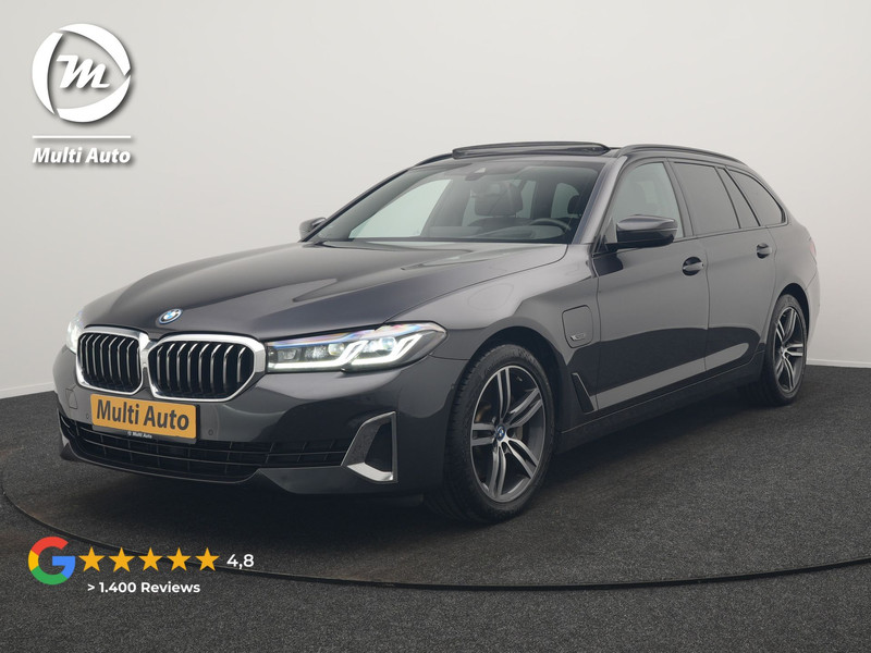 BMW 5-serie Touring 530e xDrive Luxury Line PHEV 293pk Dealer O.H. | Panodak | Head Up | Camera | Lederen Comfortzetels Massage & Memory | Laser LED | Sfeerverlichting | Stuur Verwarmd | Keyless | Apple Carplay | Plug In Hybrid