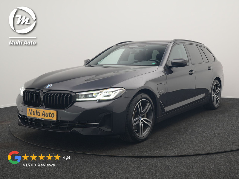 BMW 5-serie Touring 530e High Executive PHEV 293pk Dealer O.H. Achteras besturing | Trekhaak Af Fabriek | Adaptive Cruise | Camera | Lederen Sportstoelen Memory & Verwarmd | Sfeerverlichting | Stuur Verwarmd | Blis | Apple Carplay | Navigatie | DAB | Plug In Hybrid |