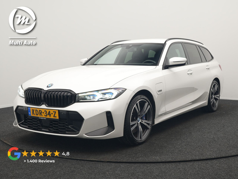 BMW 3-serie Touring 330e M Sport PHEV 293pk Dealer O.H. NIEUW MODEL | Adaptive Cruise | Head Up | Camera | Lederen Competition Stoelen Memory & Verwarmd | Sfeerverlichting | Stuur Verwarmd | Keyless | Blis | Apple Carplay | Plug In Hybrid |
