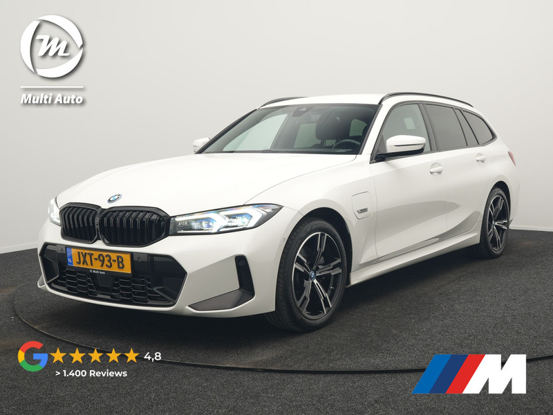 BMW 3-serie Touring 320e M Sport FACELIFT PHEV 204pk Dealer O.H | Trekhaak Af Fabriek | Adaptive Cruise | Widescreen Navi | Head Up | Alcantara Sportstoelen Verwarmd | Camera & Parkassist | Apple Carplay | Plug In Hybrid
