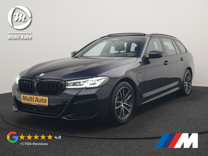 BMW 5-serie Touring 530e M Sport PHEV 293pk Dealer O.H. | Trekhaak Af Fabriek | Panodak | Head Up | Adaptive Cruise | Camera | Lederen Sportstoelen Memory & Verwarmd | Sfeerverlichting | Blis | Stuur Verwarmd | Apple Carplay | Navigatie | DAB | Plug In Hybrid |
